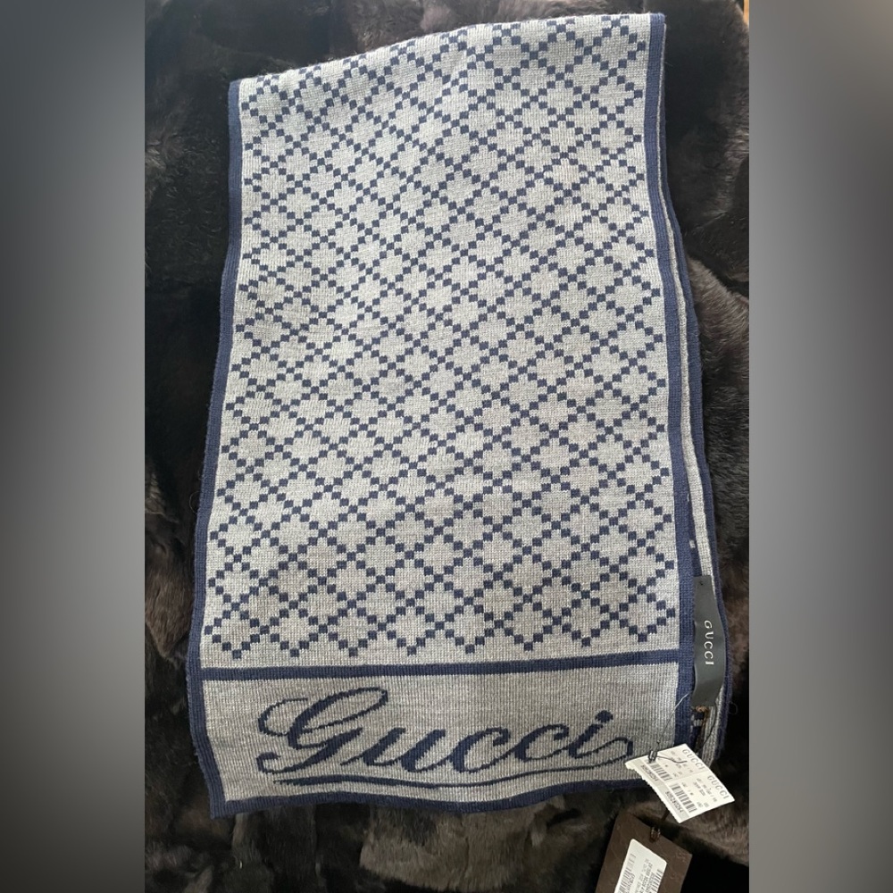 NEW! Gucci Navy and Gray Diamond Script Logo Wool Scarf - Picture 2 of 6